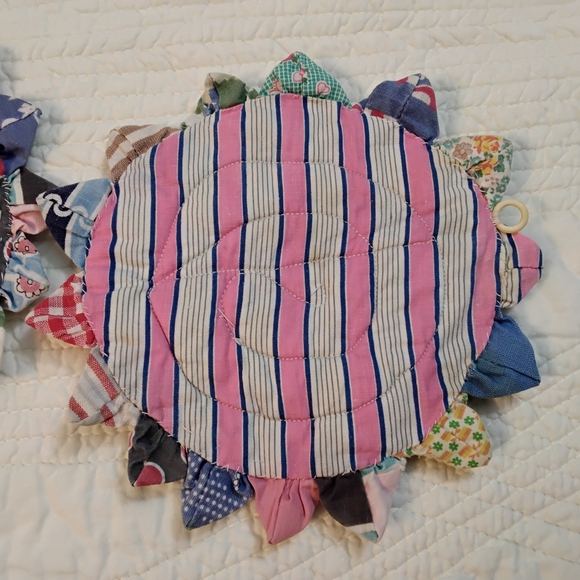 3887 Handstitched Vintage Patchwork Floral Pot Holders, Set Of 2. - Picture 4 of 6